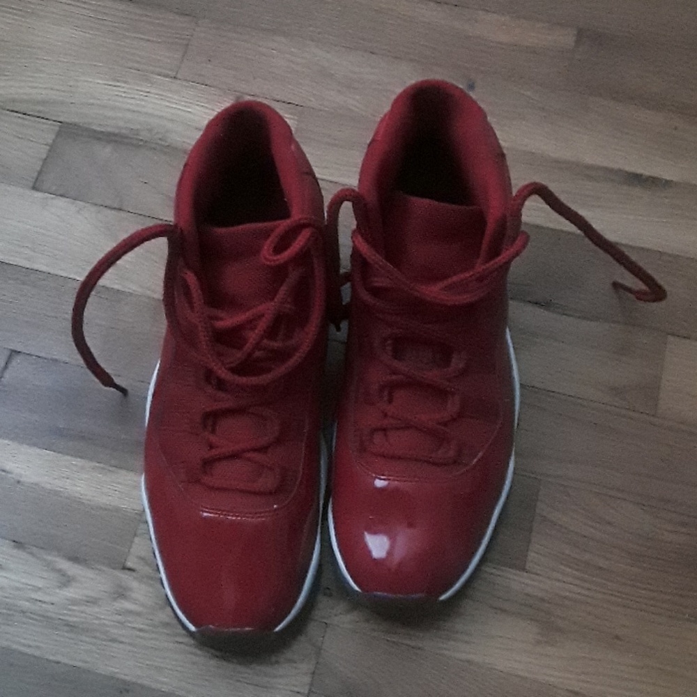 gym red 11s